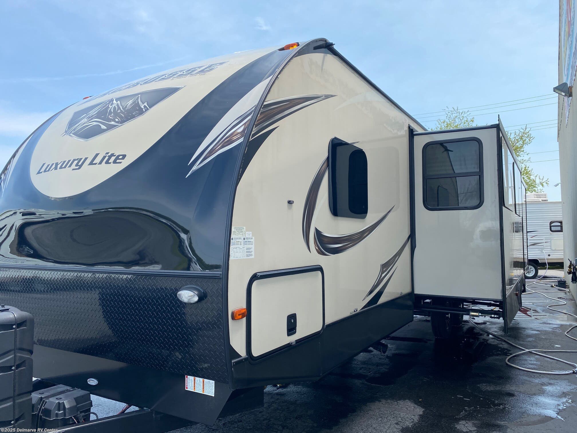 2019 Prime Time LaCrosse Luxury Lite 3360BI RV for Sale in Milford, DE