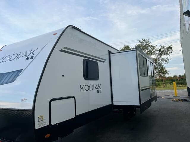 2022 Dutchmen Kodiak SE 27SBH - New Travel Trailer For Sale by Delmarva RV Center in Seaford in Seaford, Delaware