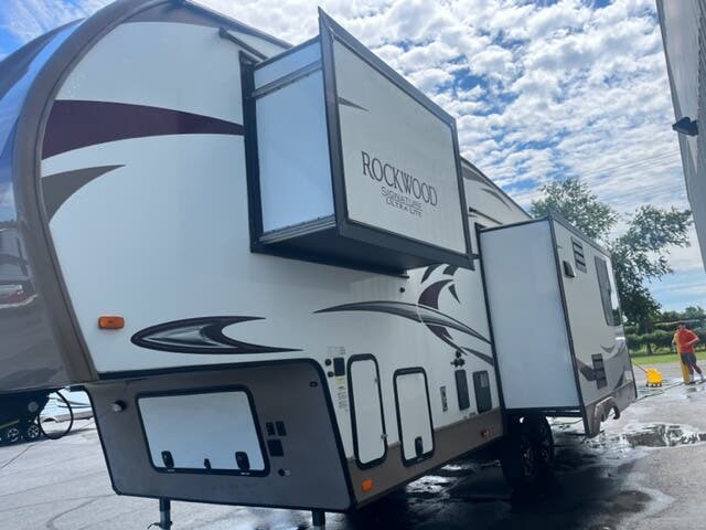 2017 Rockwood Signature Ultra Lite 8289WS by Forest River from Delmarva RV Center (Milford North) in Milford North, Delaware
