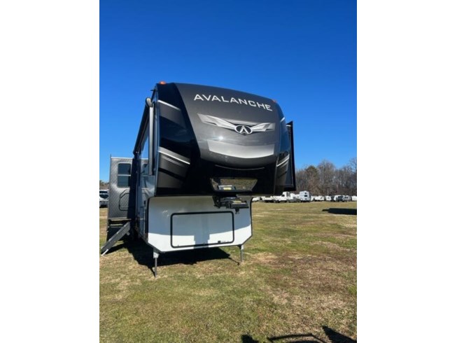 2021 Keystone Avalanche 378BH - Used Fifth Wheel For Sale by Delmarva RV Center in Milford, Delaware