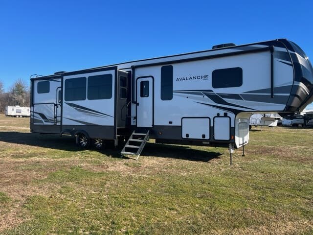 Used 2021 Keystone Avalanche 378BH available in Milford, Delaware