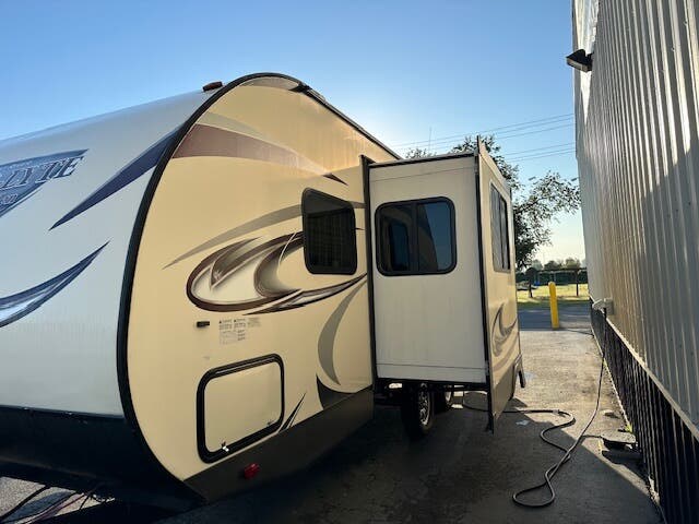 2018 Forest River Wildwood Heritage Glen Hyper-Lyte 24BHHL - Used Travel Trailer For Sale by Delmarva RV Center in Milford, Delaware
