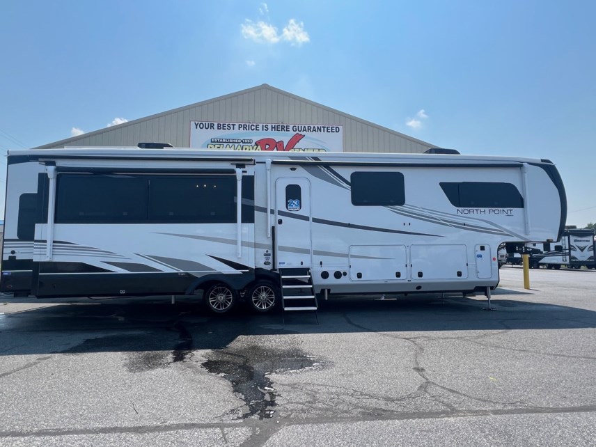 2025 Jayco North Point 377RLBH