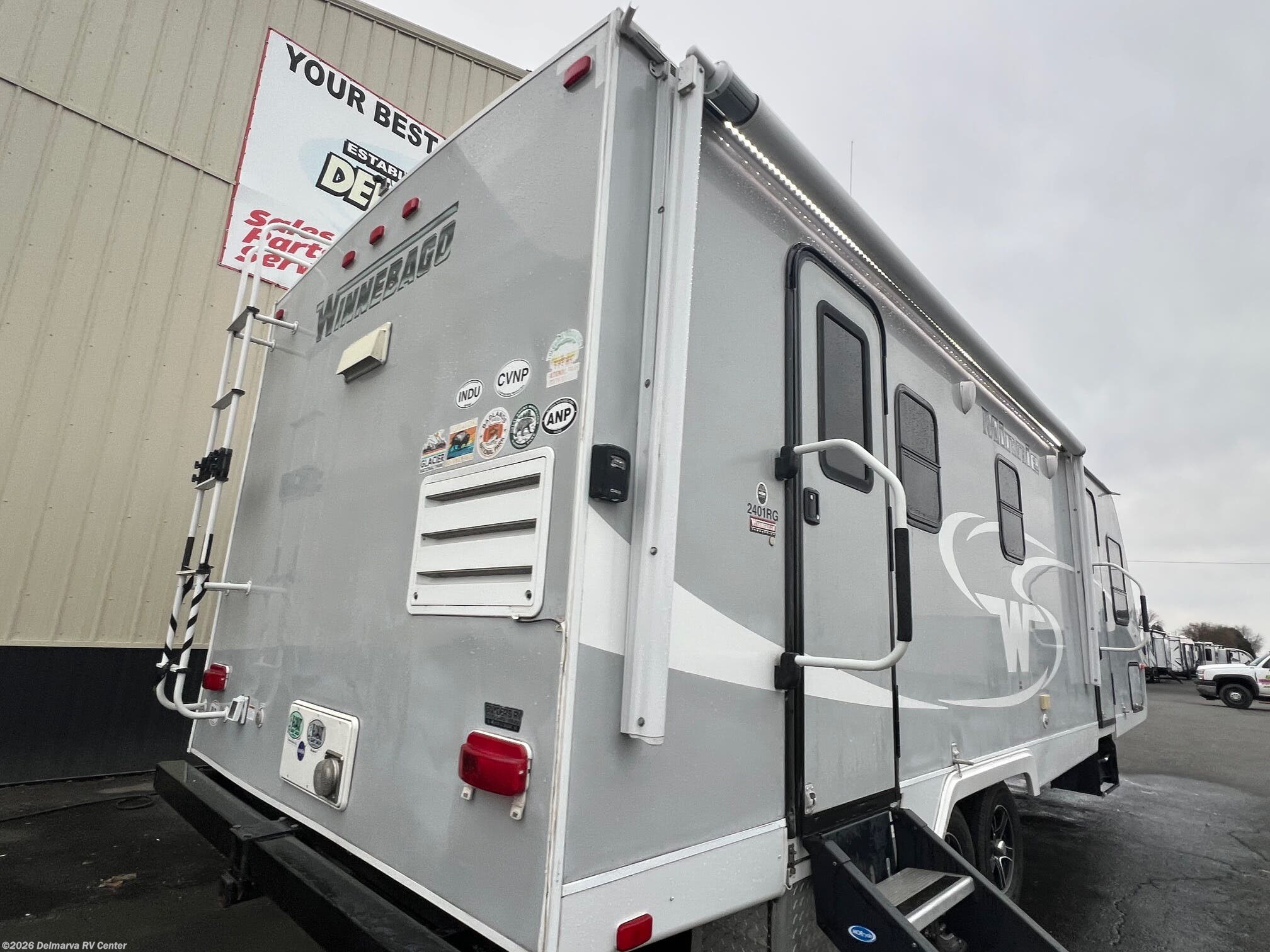 2017 Winnebago Minnie Winnie 2401RG - Used Travel Trailer For Sale by Delmarva RV Center in Milford, Delaware