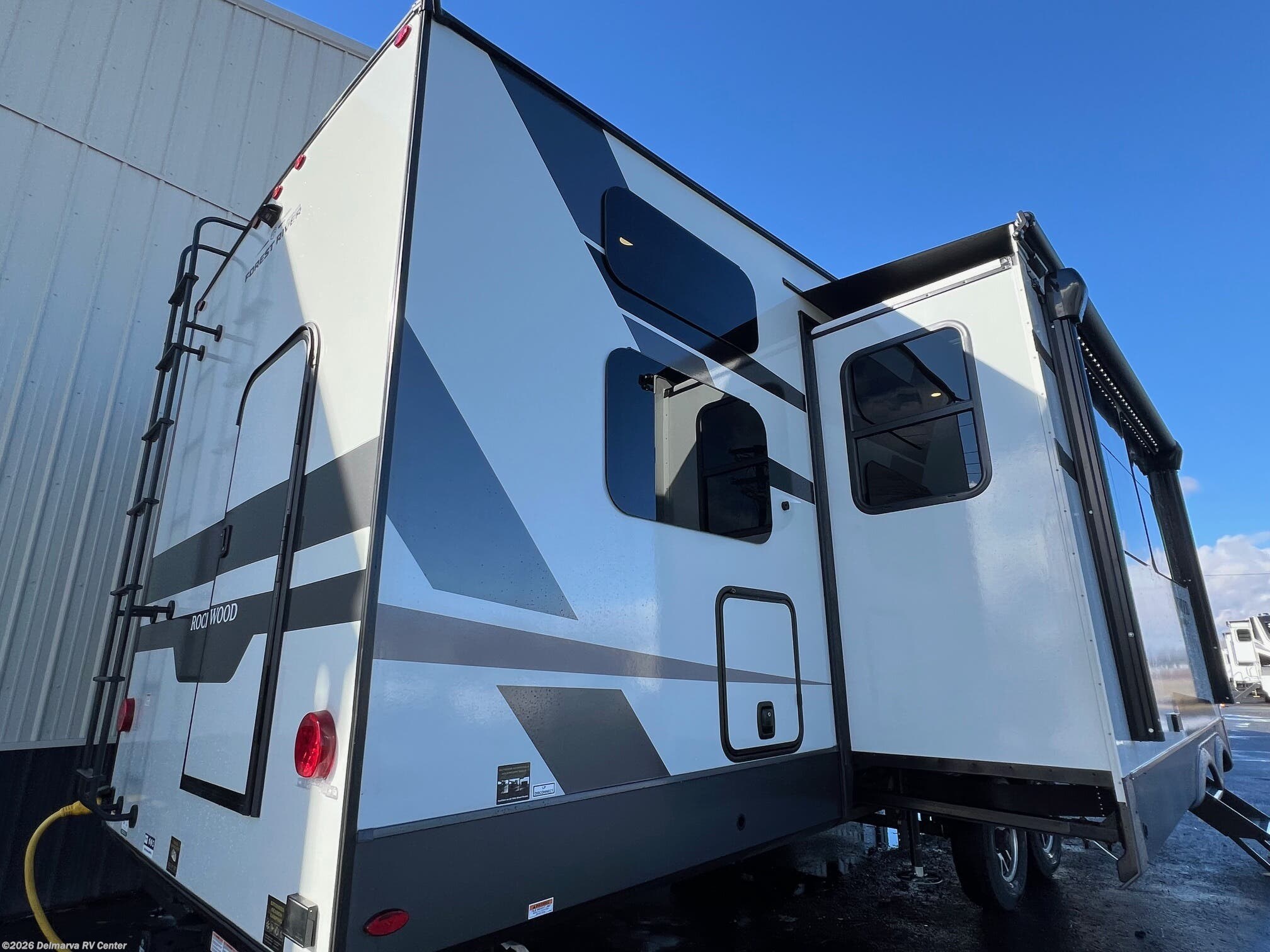 New 2026 Forest River Rockwood Signature 405SBH available in Milford, Delaware