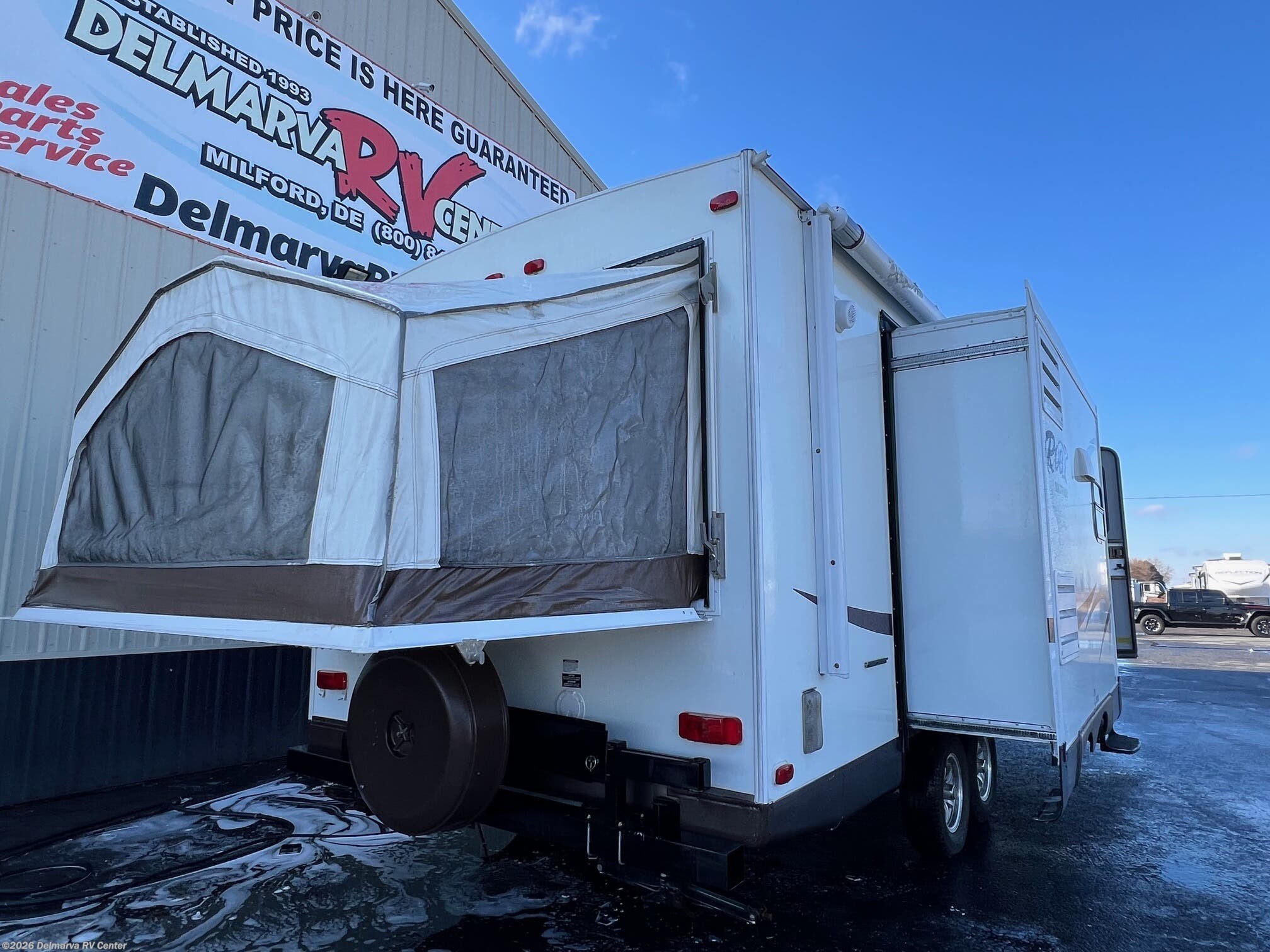 2015 Forest River Rockwood Roo 23IKSS - Used Expandable Trailer For Sale by Delmarva RV Center in Milford, Delaware