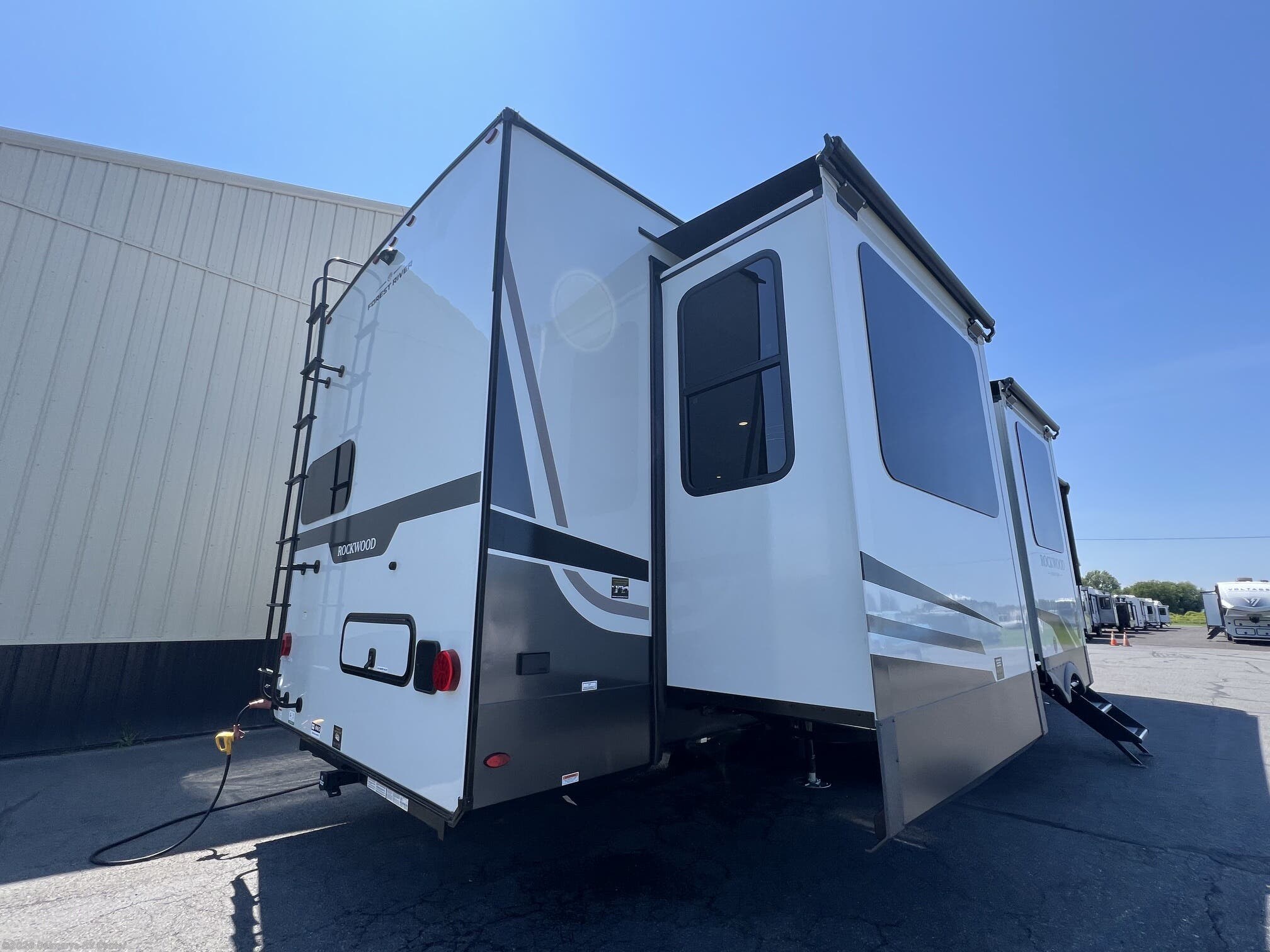 2027 Rockwood Signature 404SRK by Forest River from Delmarva RV Center in Milford, Delaware