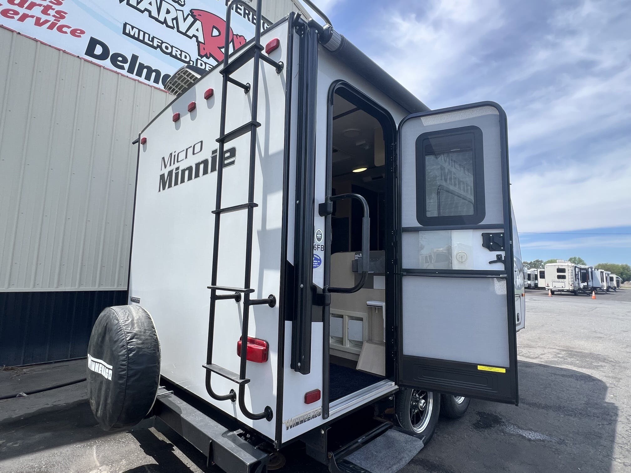 2018 Winnebago Micro Minnie 1706FB - Used Travel Trailer For Sale by Delmarva RV Center in Milford, Delaware