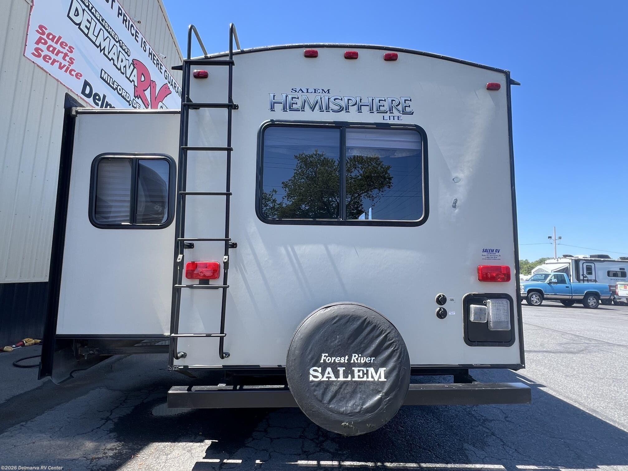 Used 2015 Forest River Salem Hemisphere Lite 302FK available in Milford, Delaware