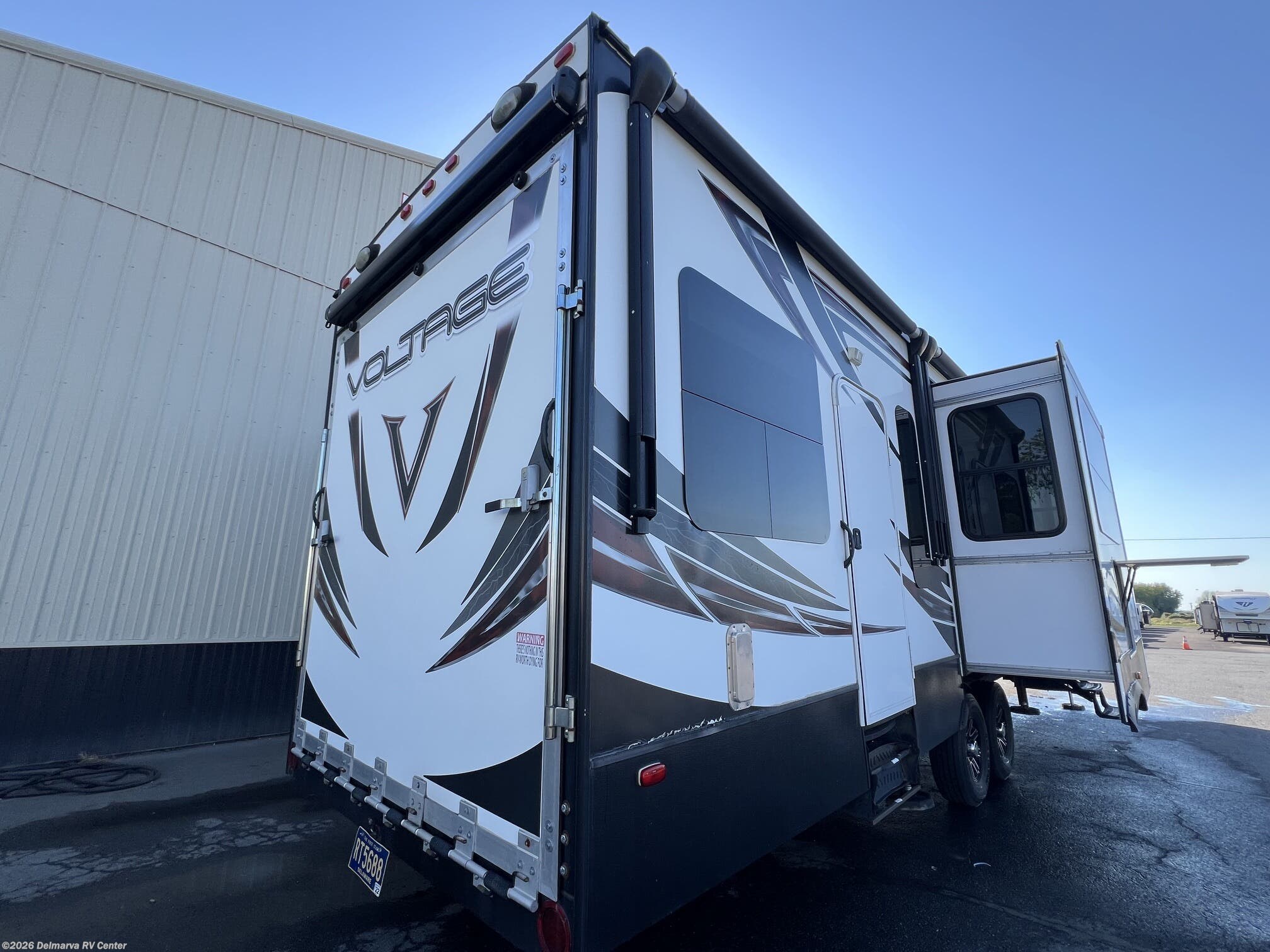 2015 Dutchmen Voltage 3605 - Used Fifth Wheel For Sale by Delmarva RV Center in Milford, Delaware