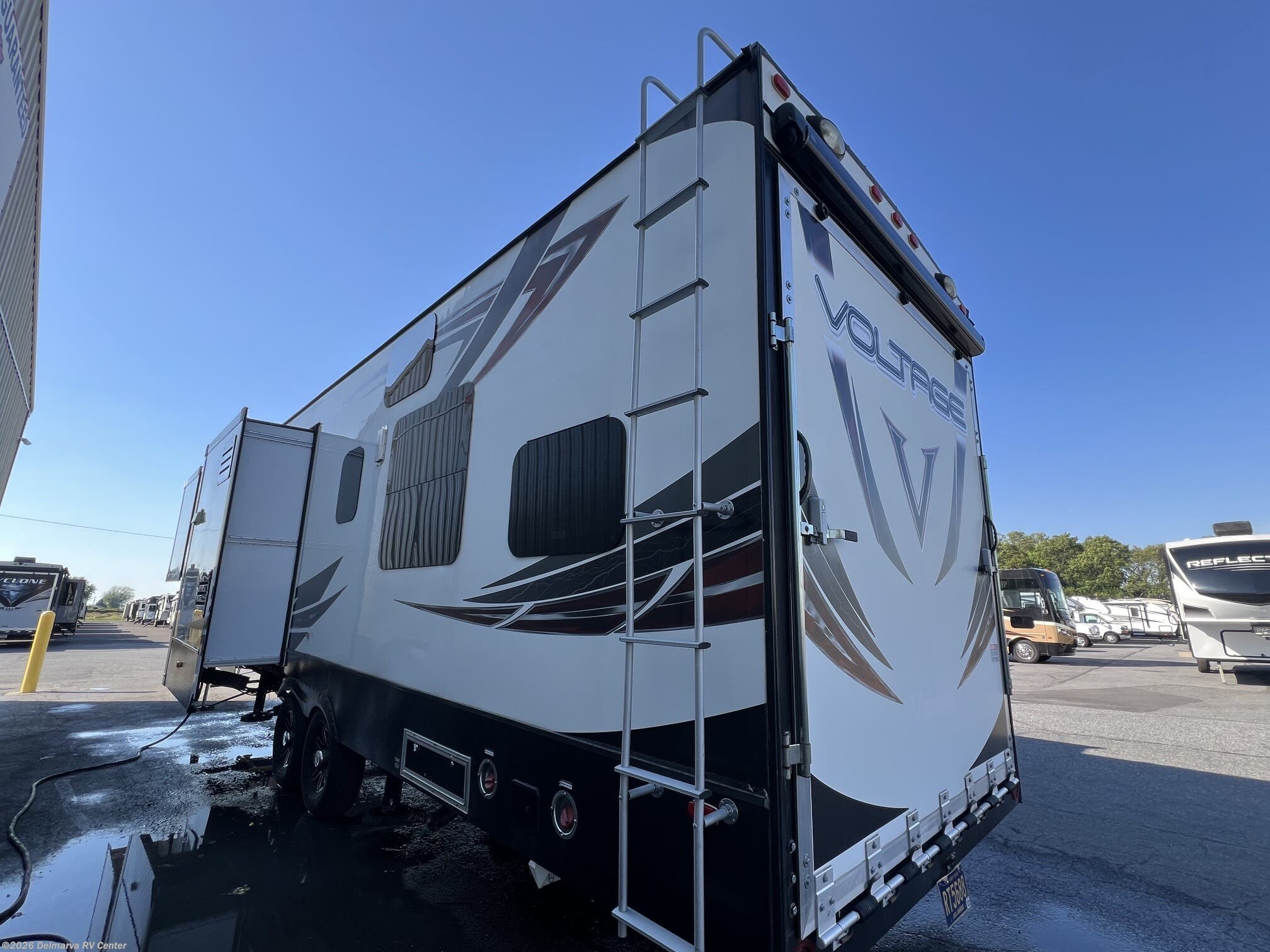 Used 2015 Dutchmen Voltage 3605 available in Milford, Delaware