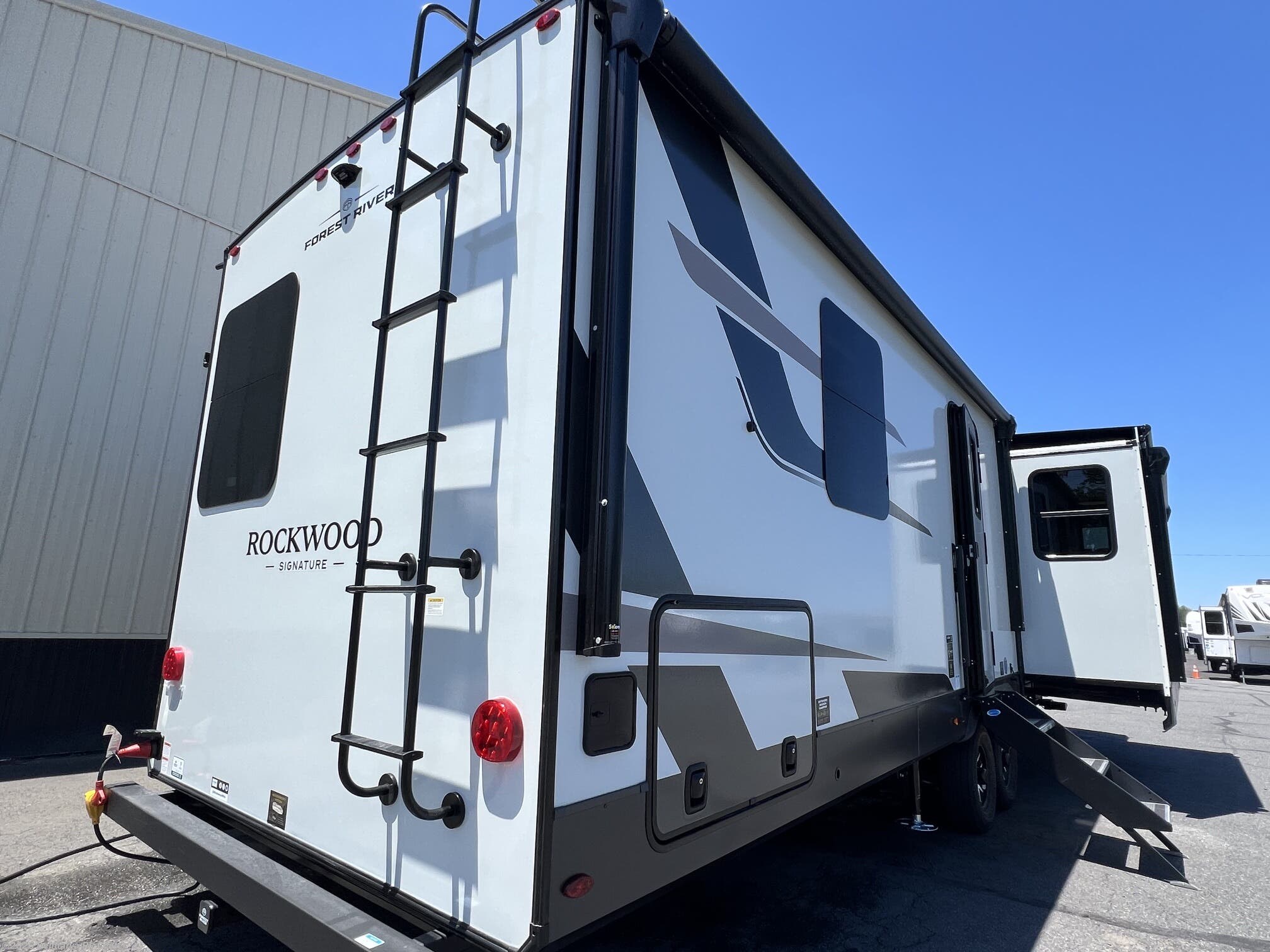 2026 Forest River Rockwood Signature 8339FK - New Travel Trailer For Sale by Delmarva RV Center in Milford, Delaware features Power Awning, Backup Camera, Slideout, Dinette, Griddle
