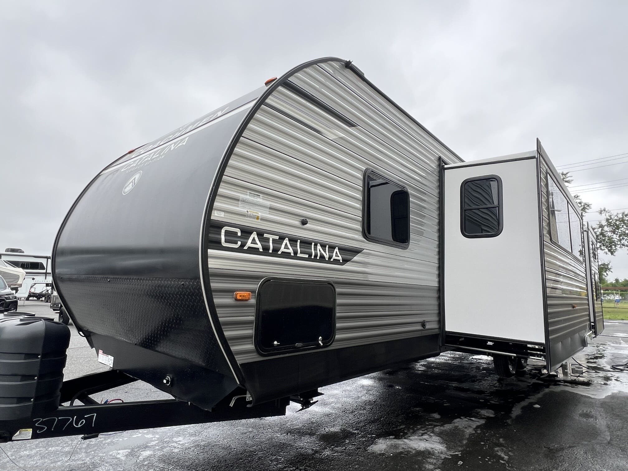 2027 Coachmen Catalina Legacy Edition 323BHDS - New Travel Trailer For Sale by Delmarva RV Center in Milford, Delaware
