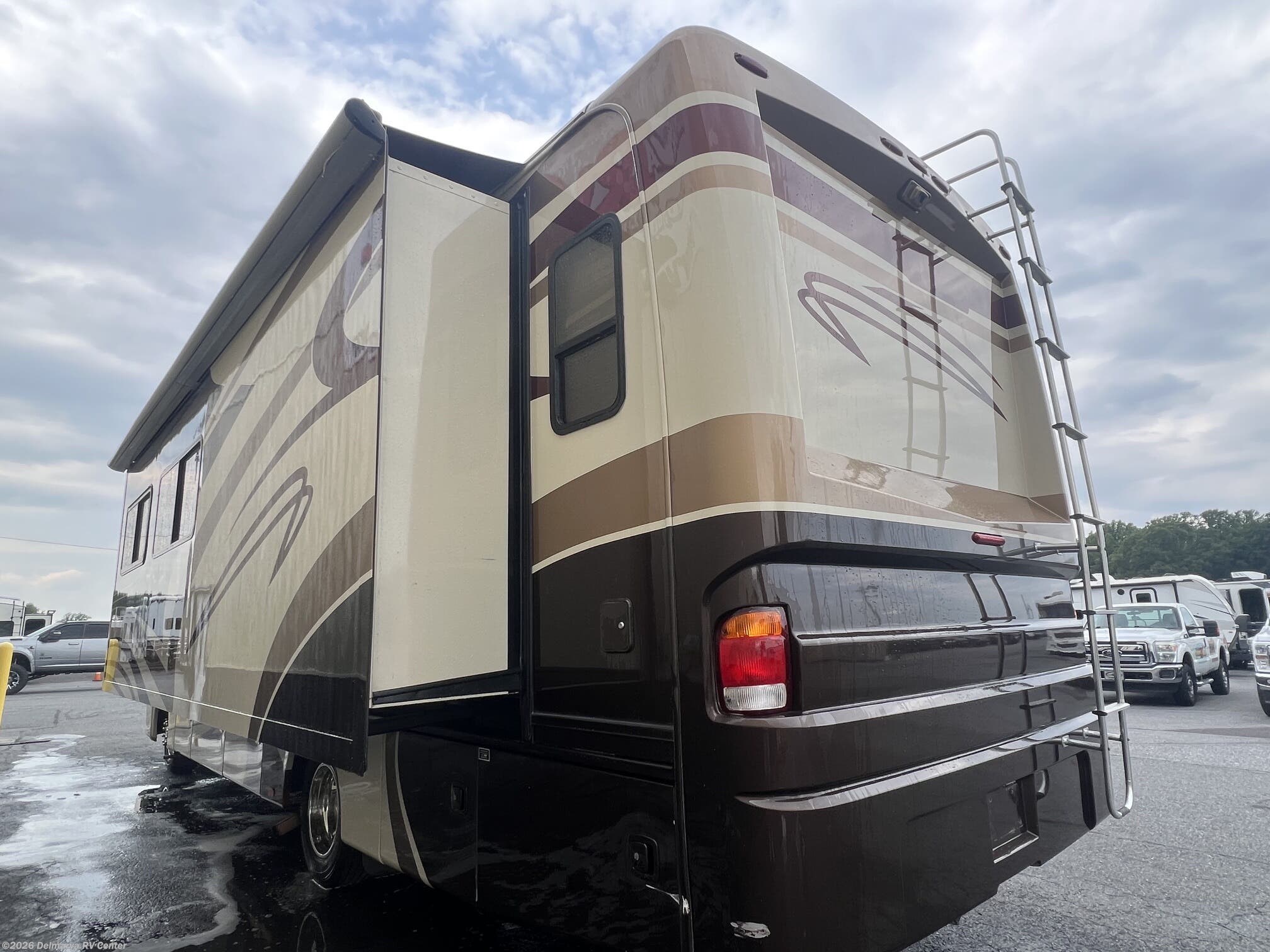Used 2009 Safari Simba 30SFS available in Milford, Delaware