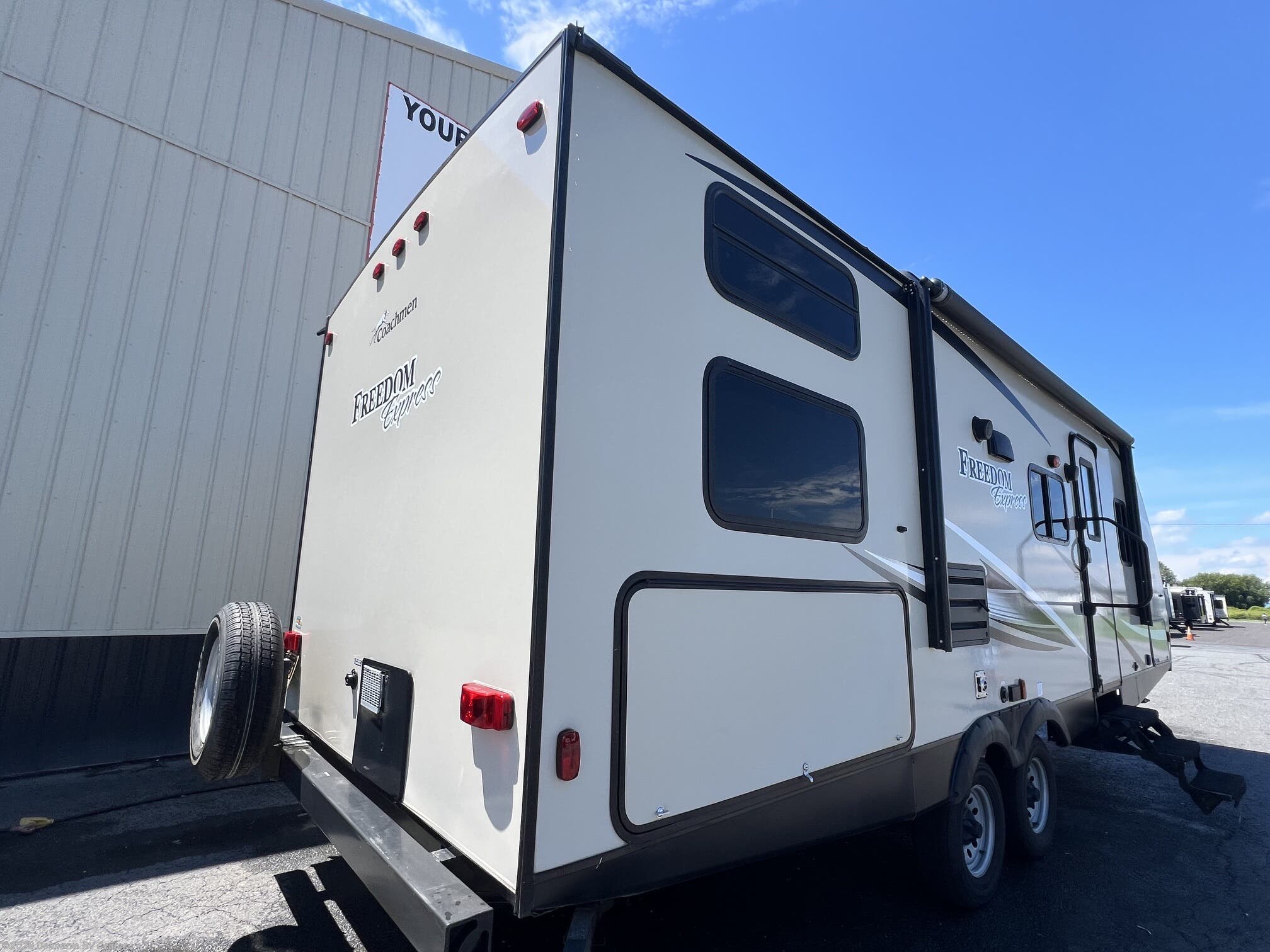 2017 Coachmen Freedom Express 25SE - Used Travel Trailer For Sale by Delmarva RV Center in Milford, Delaware