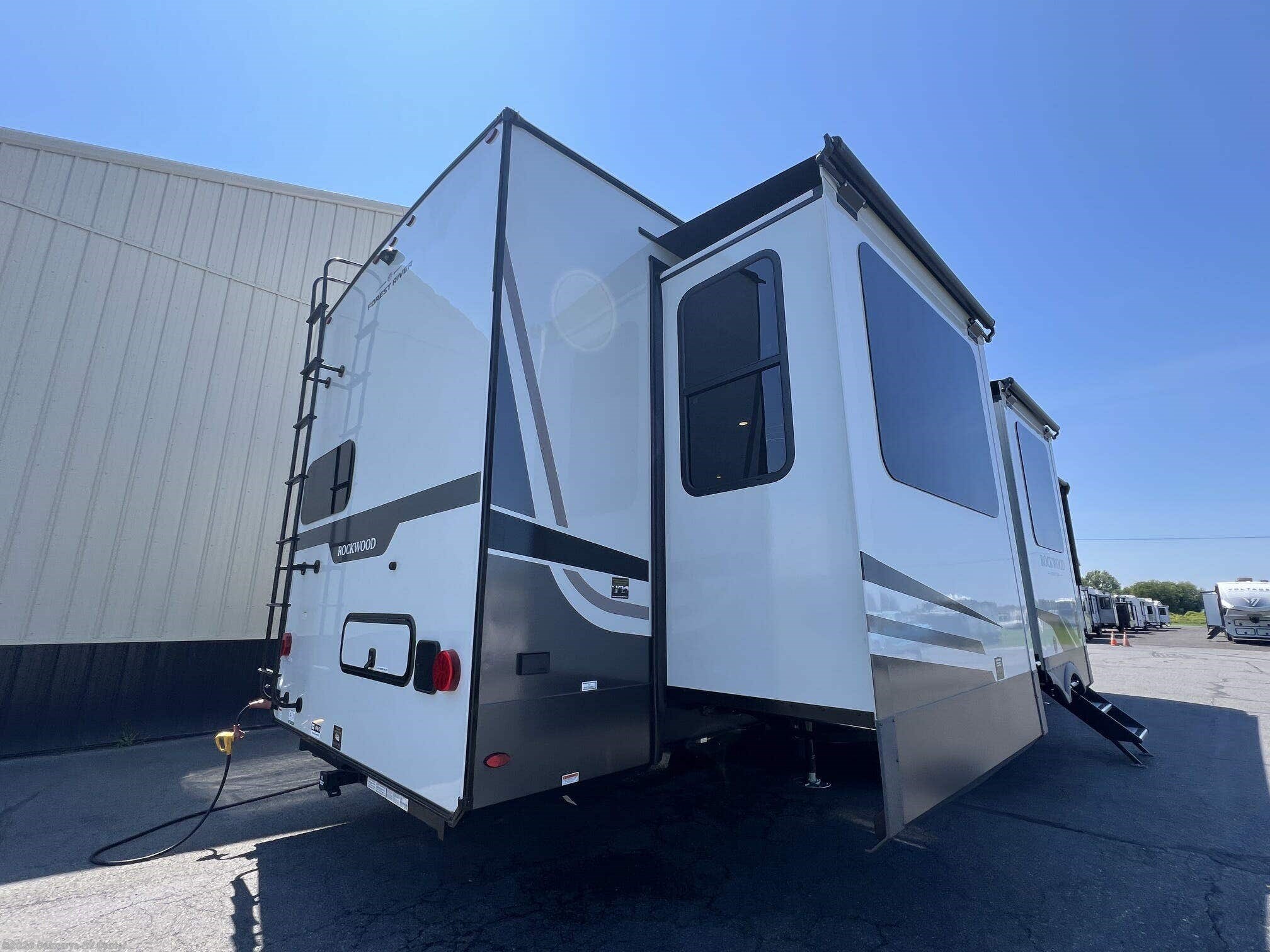 2027 Rockwood Signature 404SRK by Forest River from Delmarva RV Center in Milford, Delaware