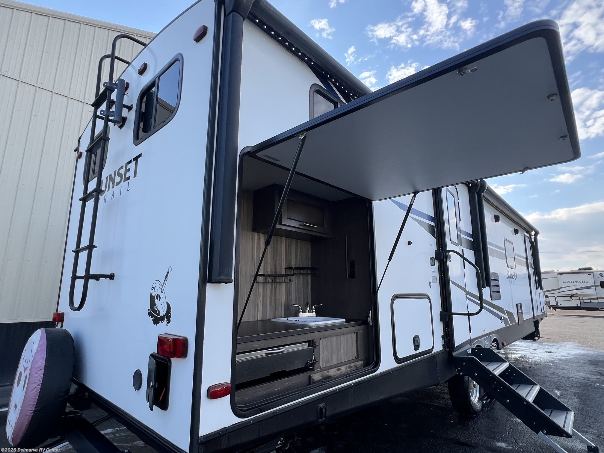 2020 Sunset Trail Super Lite SS-332QB by CrossRoads from Delmarva RV Center (Milford North) in Milford North, Delaware