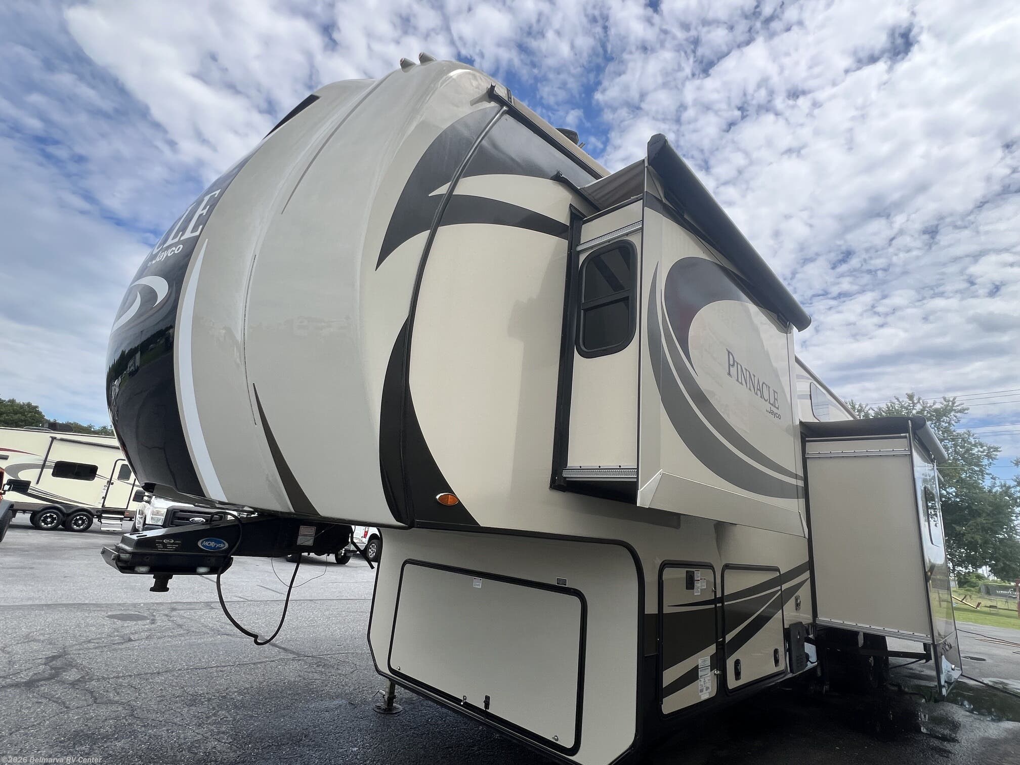 2019 Jayco Pinnacle 37MDQS - Used Fifth Wheel For Sale by Delmarva RV Center in Milford, Delaware features LED Lights, Heated Underbelly, Ceiling Fan, Kick Plate, Ladder