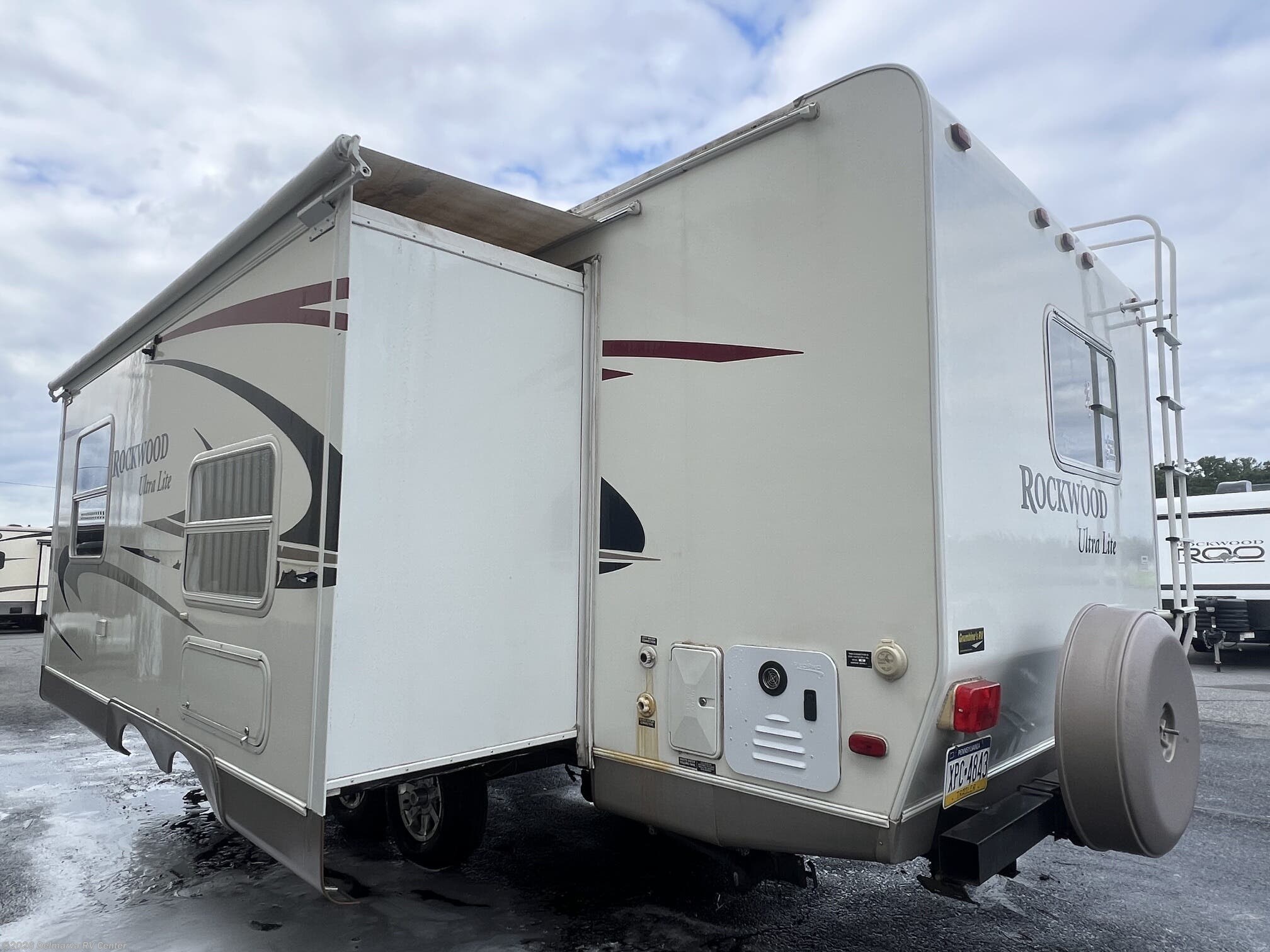 Used 2009 Forest River Rockwood Ultra Lite 2501S available in Milford, Delaware