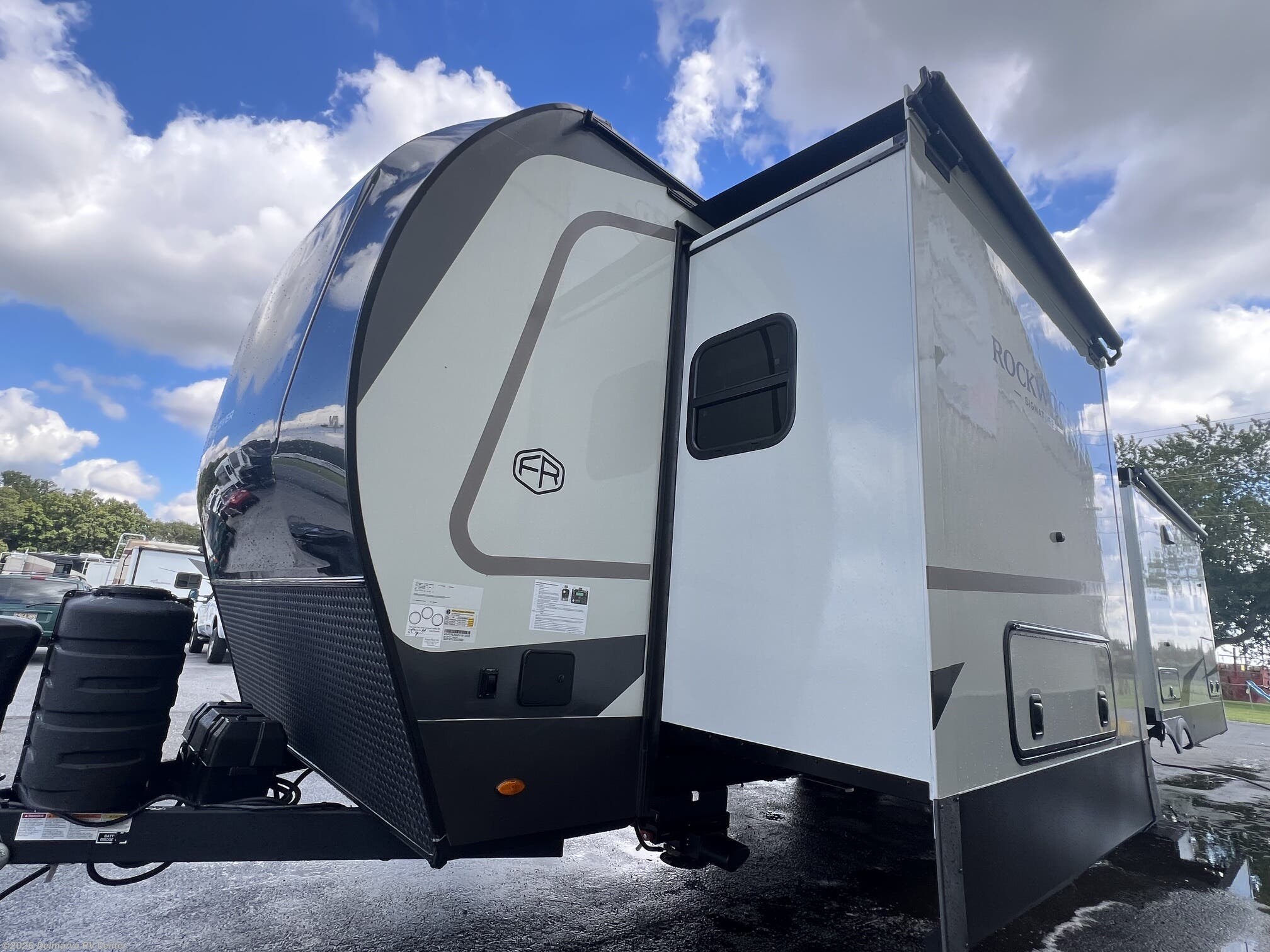 New 2027 Forest River Rockwood Signature 8392RL available in Milford, Delaware