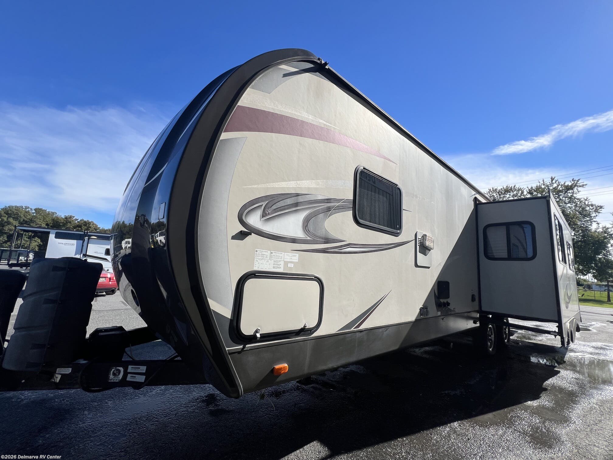 2015 Forest River Wildwood Heritage Glen Lite 272RLIS - Used Travel Trailer For Sale by Delmarva RV Center in Milford, Delaware features Pantry, Microwave, Furnace, Ladder, Rocker(s)