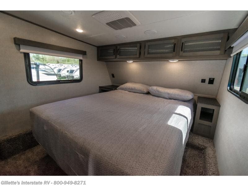 2022 Chaparral Lite 274BH by Coachmen from Gillette's Interstate RV in Haslett, Michigan