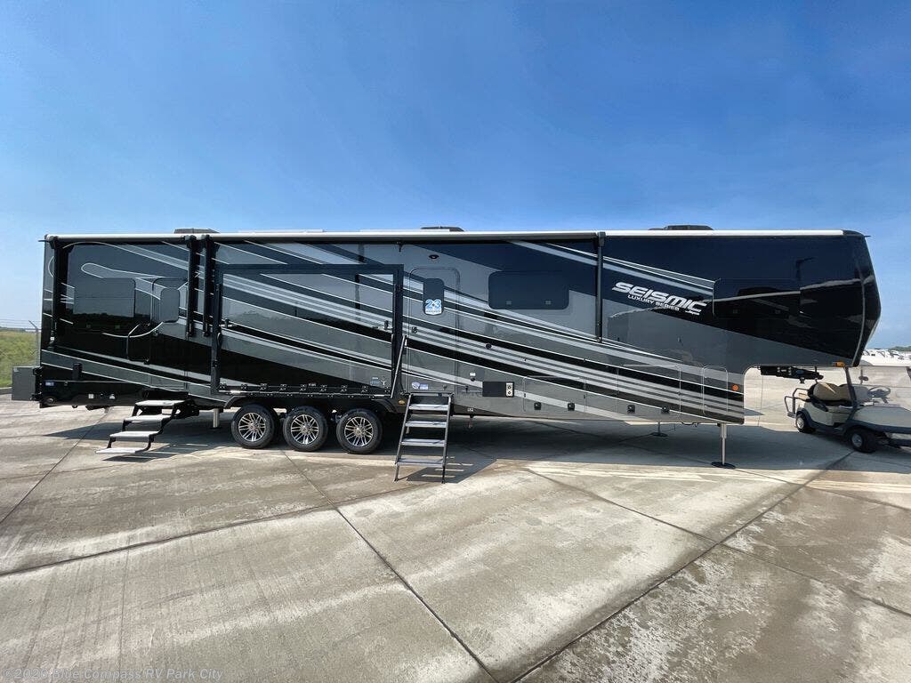 New 2025 Jayco Seismic Luxury Series 4113 available in Park City, Kansas
