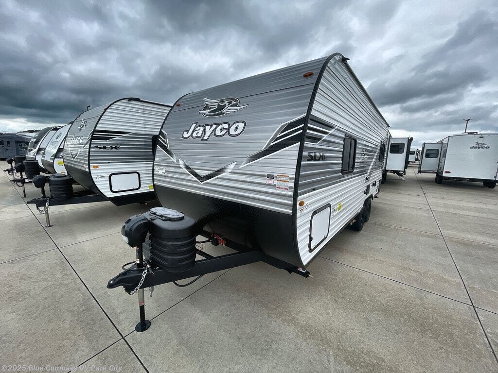 New 2025 Jayco Jay Flight SLX 210QB available in Park City, Kansas