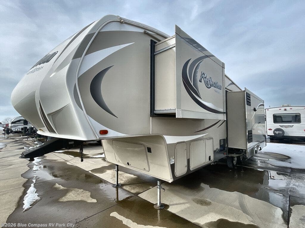 2015 Reflection 303RLS by Grand Design from Blue Compass RV Park City in Park City, Kansas