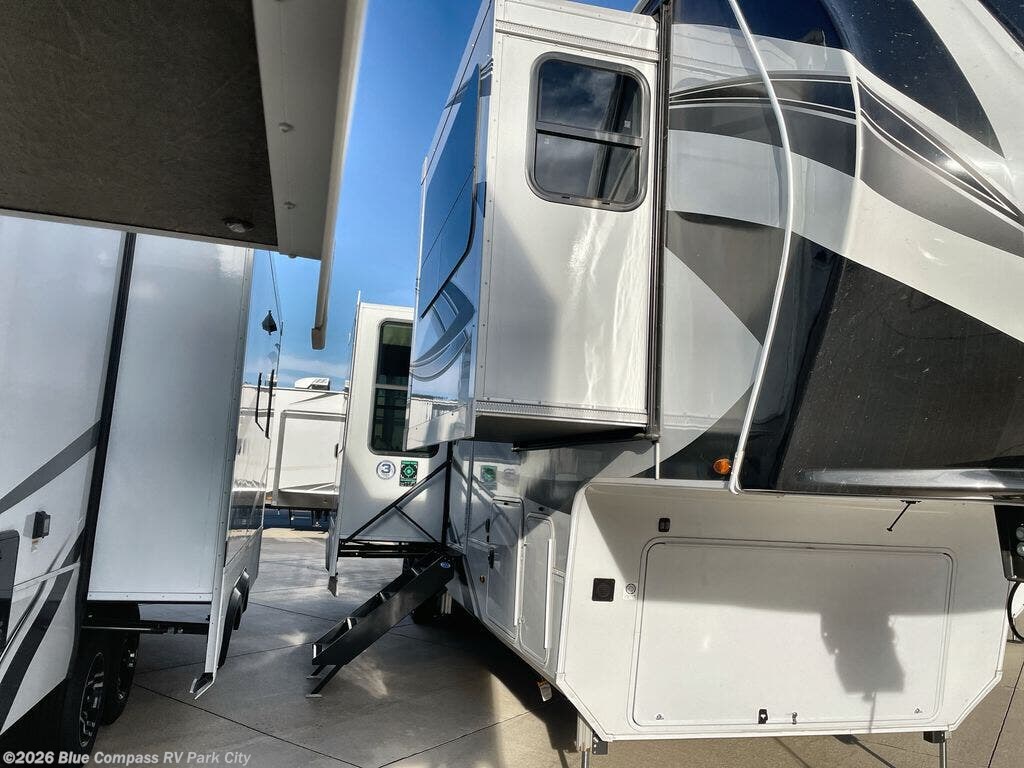 2025 Solitude 380fl by Grand Design from Blue Compass RV Park City in Park City, Kansas