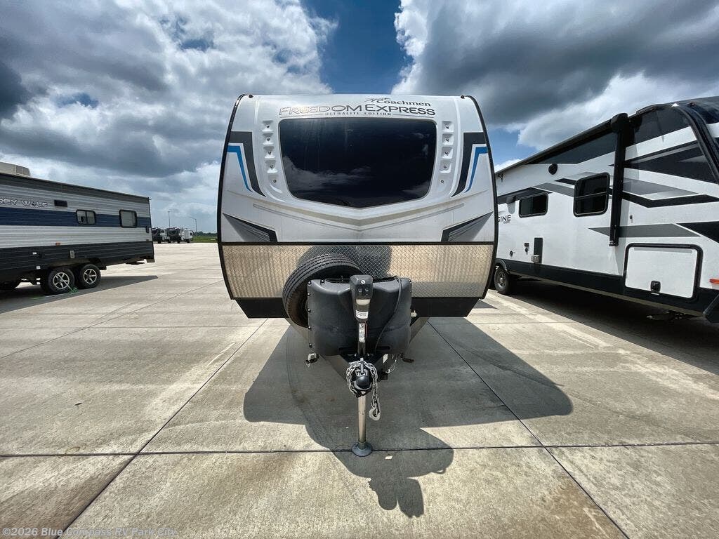 Used 2023 Coachmen Freedom Express Ultra Lite 294BHDS available in Park City, Kansas