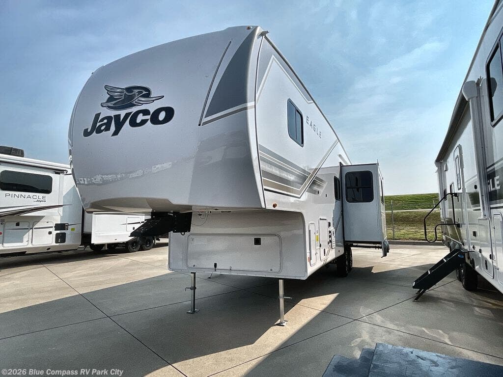 2027 Eagle SLE 28BHU by Jayco from Blue Compass RV Park City in Park City, Kansas