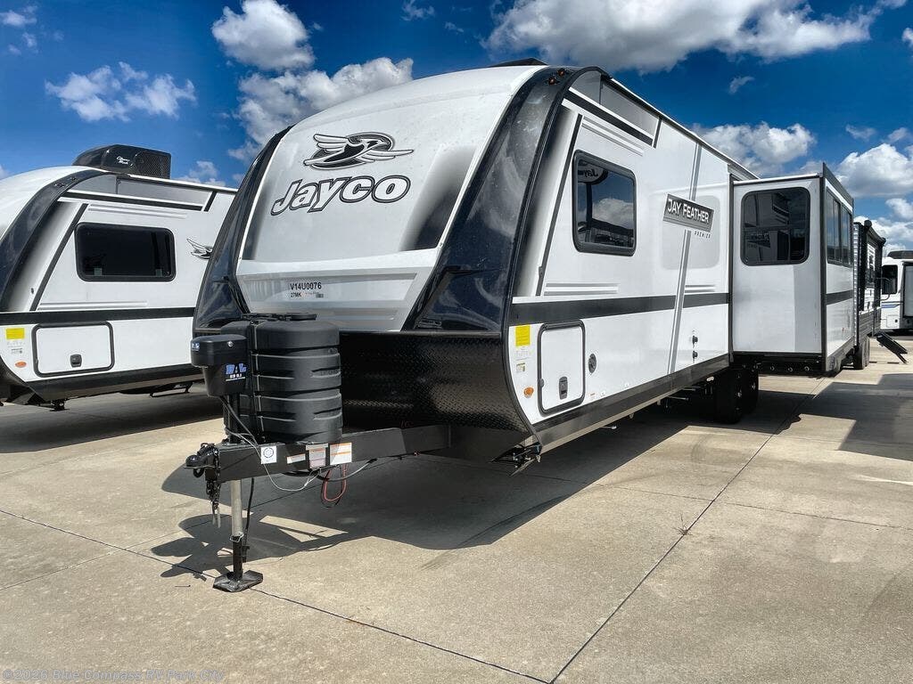 2027 Jay Feather 27MK by Jayco from Blue Compass RV Park City in Park City, Kansas