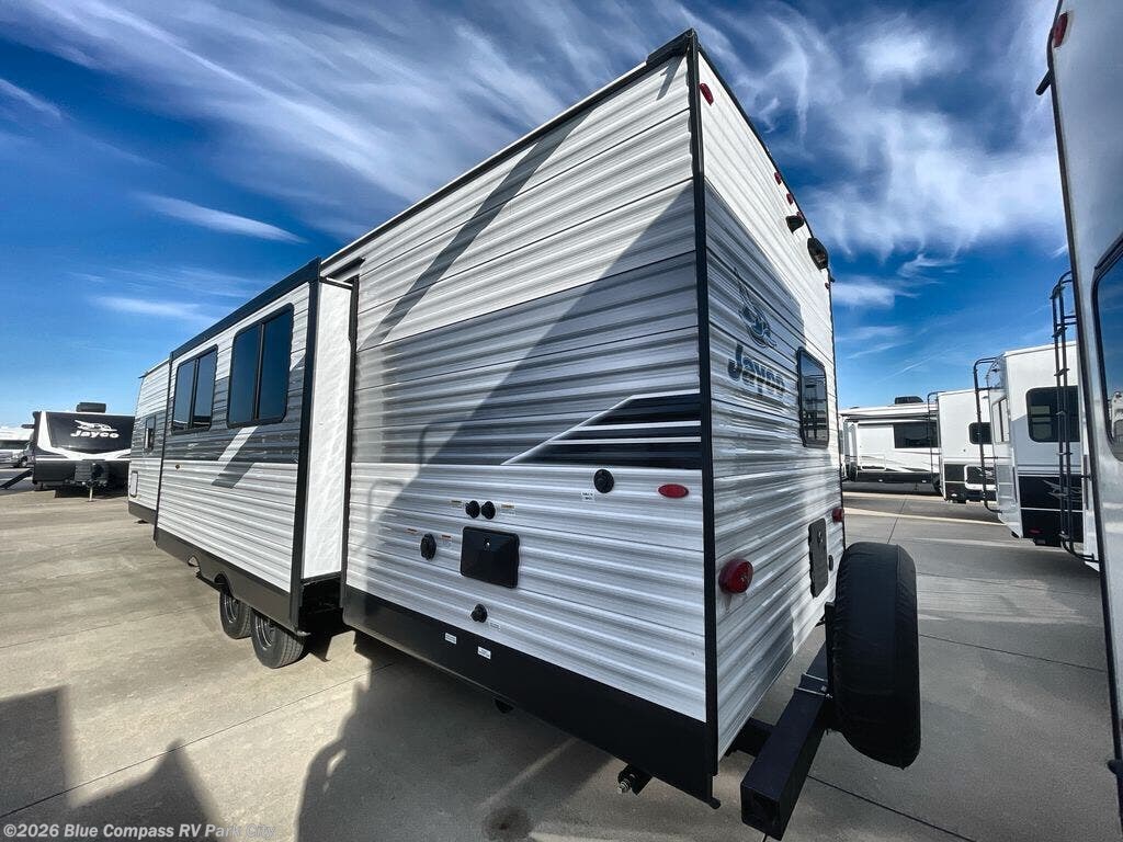 New 2025 Jayco Jay Flight SLX 330TBS available in Park City, Kansas