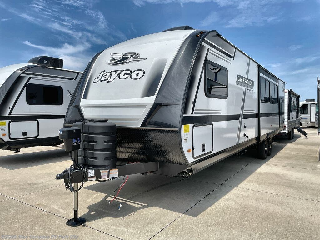 2027 Jay Feather 29QBH by Jayco from Blue Compass RV Park City in Park City, Kansas