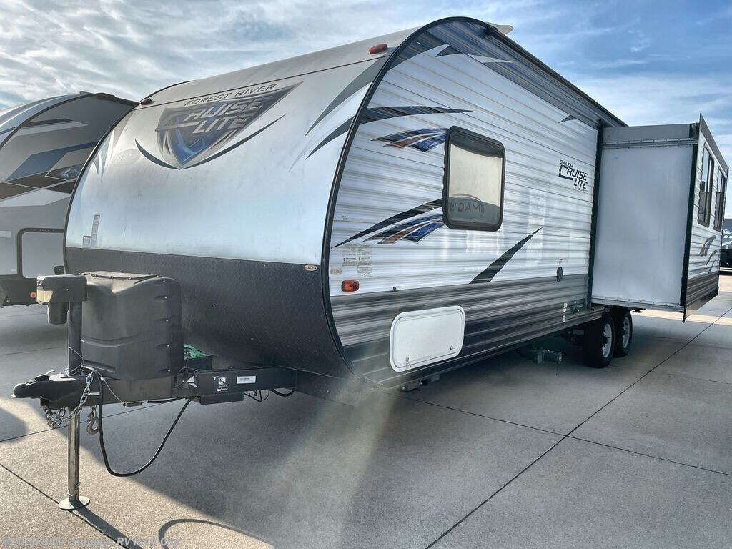 2018 Salem Cruise Lite 254RLXL by Forest River from Blue Compass RV Park City in Park City, Kansas