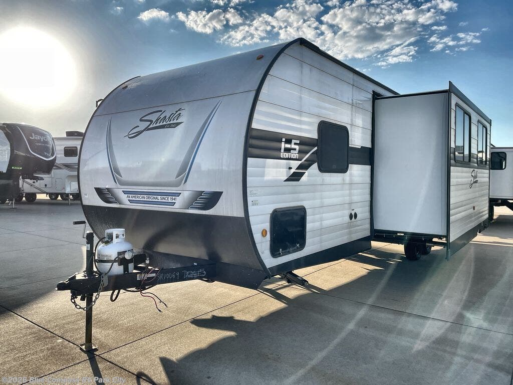 2025 Forest River Shasta 530QB - Used Travel Trailer For Sale by Blue Compass RV Park City in Park City, Kansas