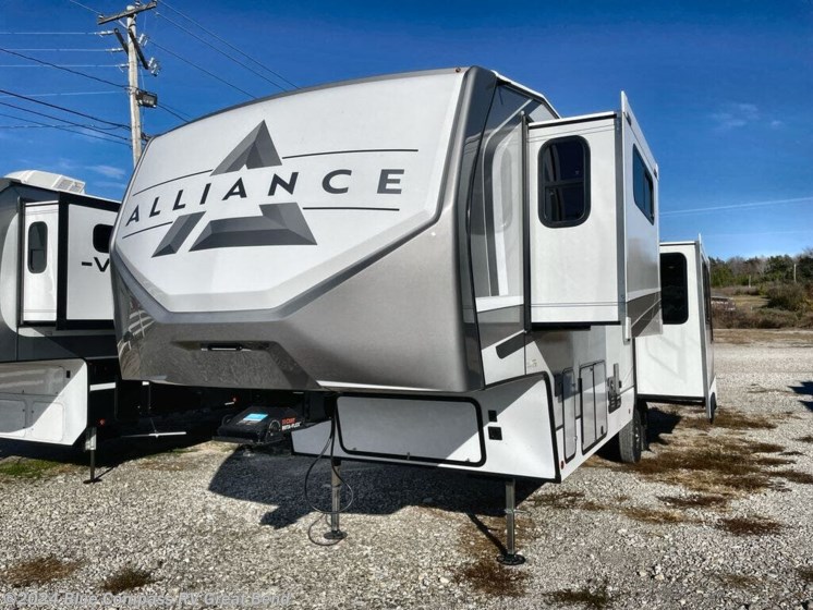 New 2024 Alliance RV Avenue 33RKS available in Great Bend, Kansas