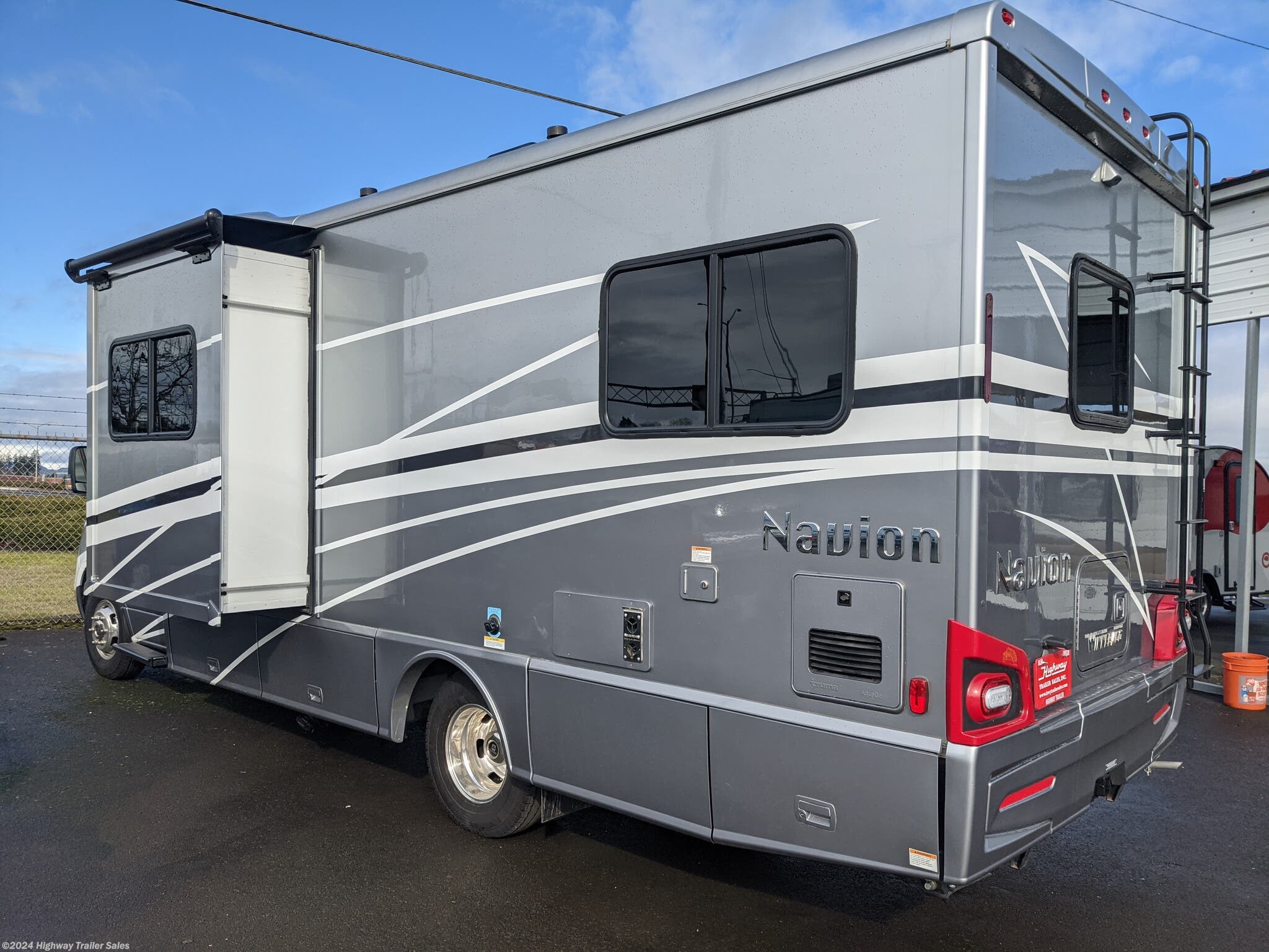 2019 Winnebago Navion 24V RV for Sale in Salem, OR 97305 6955A