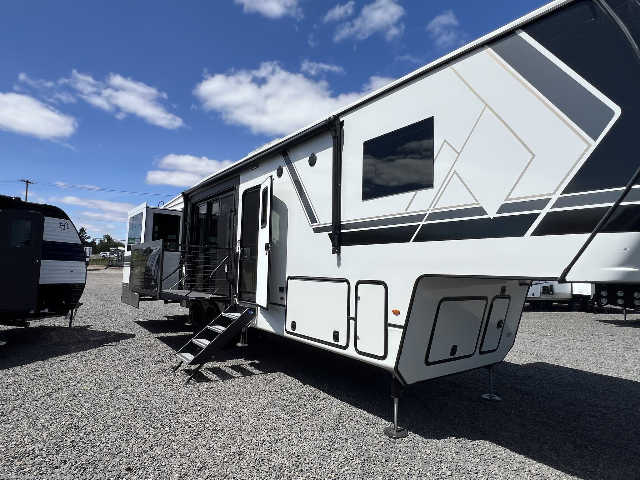 2026 Montana 3532SP by Keystone from Highway Trailer Sales in Salem, Oregon