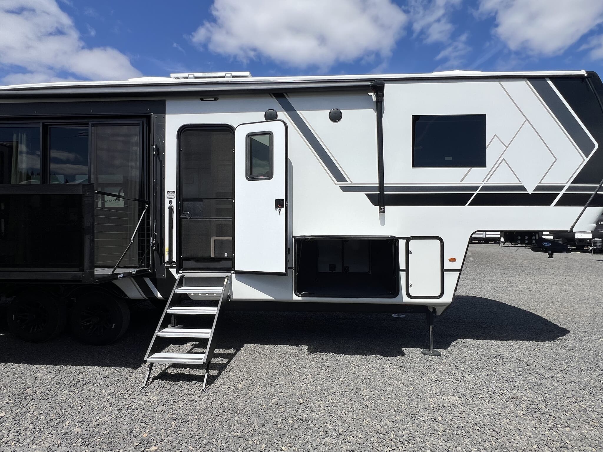 New 2026 Keystone Montana 3532SP available in Salem, Oregon