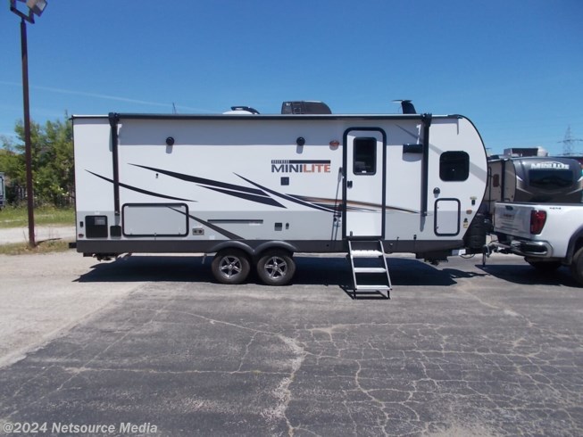 New 2022 Forest River Rockwood Mini Lite 2506S available in Bridgeview, Illinois