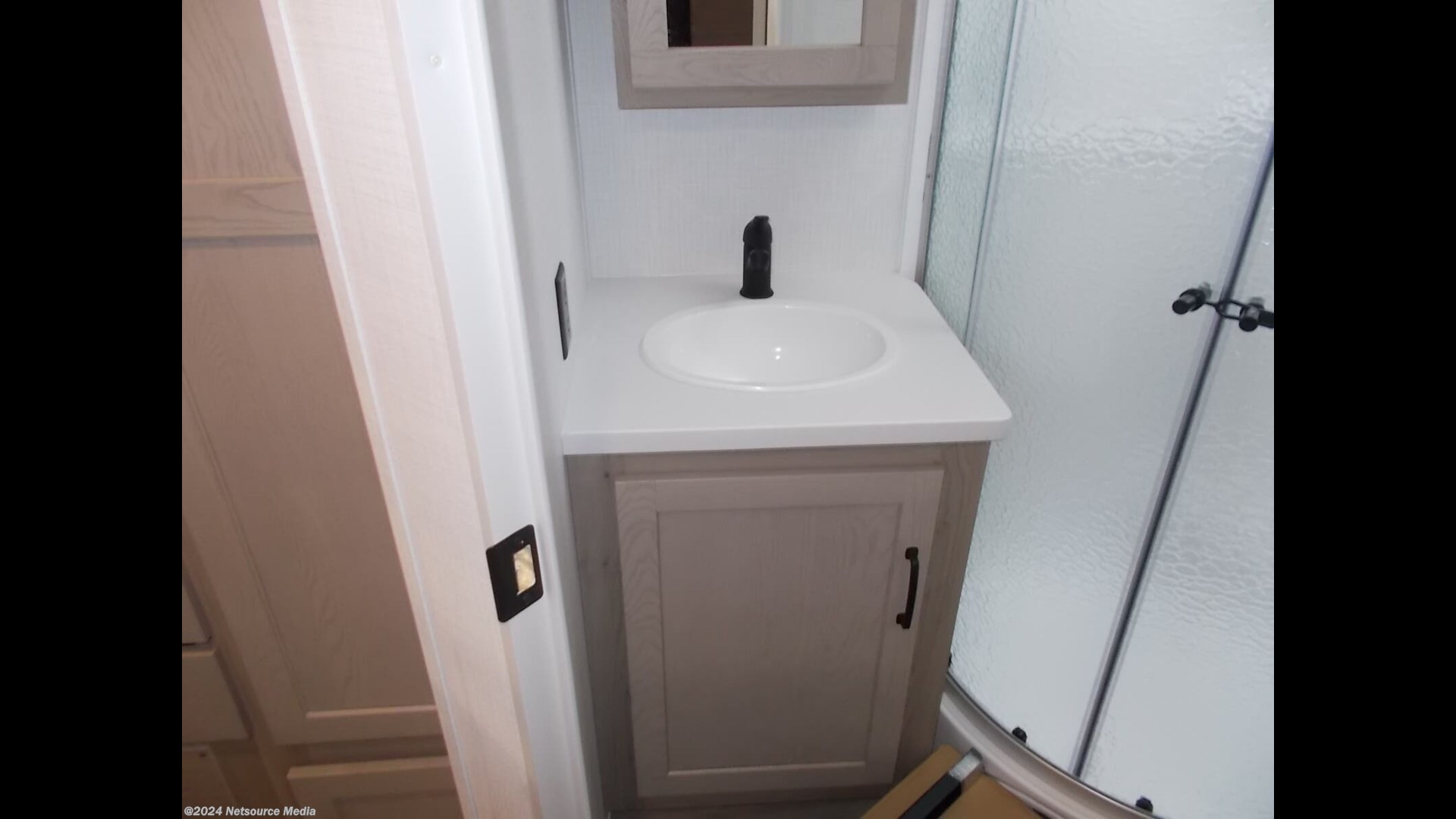 RV Bathroom Updates: Shower/Tub Refinishing – Gypsy Rangers