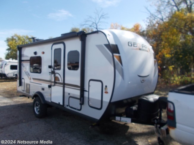2022 Forest River Rockwood Geo Pro G19FD - New Travel Trailer For Sale by House of Camping in Bridgeview, Illinois features Inverter, Self Contained, Dinette, Ladder, Shower