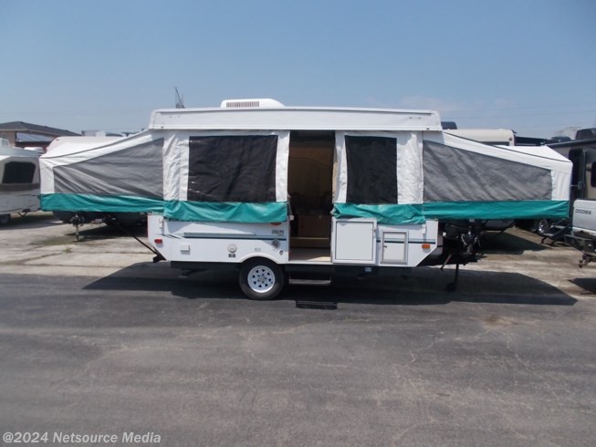 2004 Forest River Rockwood Freedom 2318G RV for Sale in Bridgeview, IL 2004 Rockwood Freedom Pop Up Camper