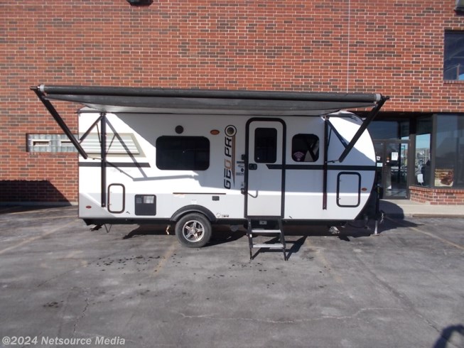2019 Forest River Rockwood Geo Pro G19FD - Used Travel Trailer For Sale by House of Camping in Bridgeview, Illinois features Self Contained, Bluetooth Stereo, TV Antenna, Exterior Grill, Alloy Wheels
