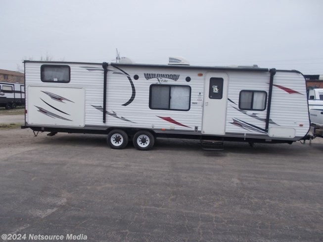 Used 2014 Forest River Wildwood X-Lite 281QBXL available in Bridgeview, Illinois