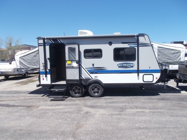 Used 2019 Jayco Jay Feather X19H available in Bridgeview, Illinois