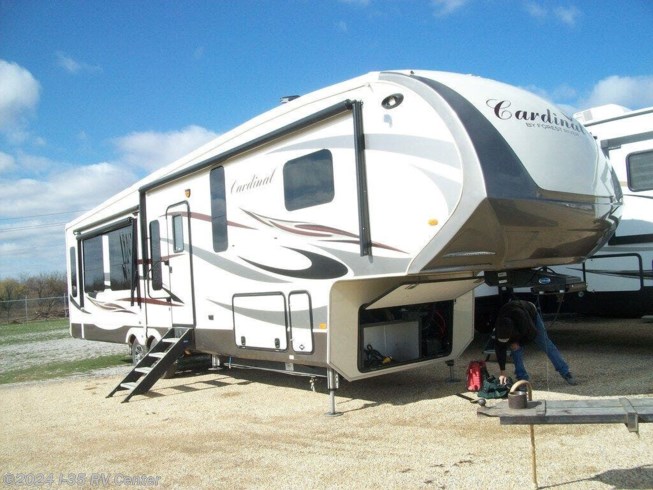 2017 Forest River Cardinal 3456RL - Used Fifth Wheel For Sale by I-35 RV Center in Denton, Texas