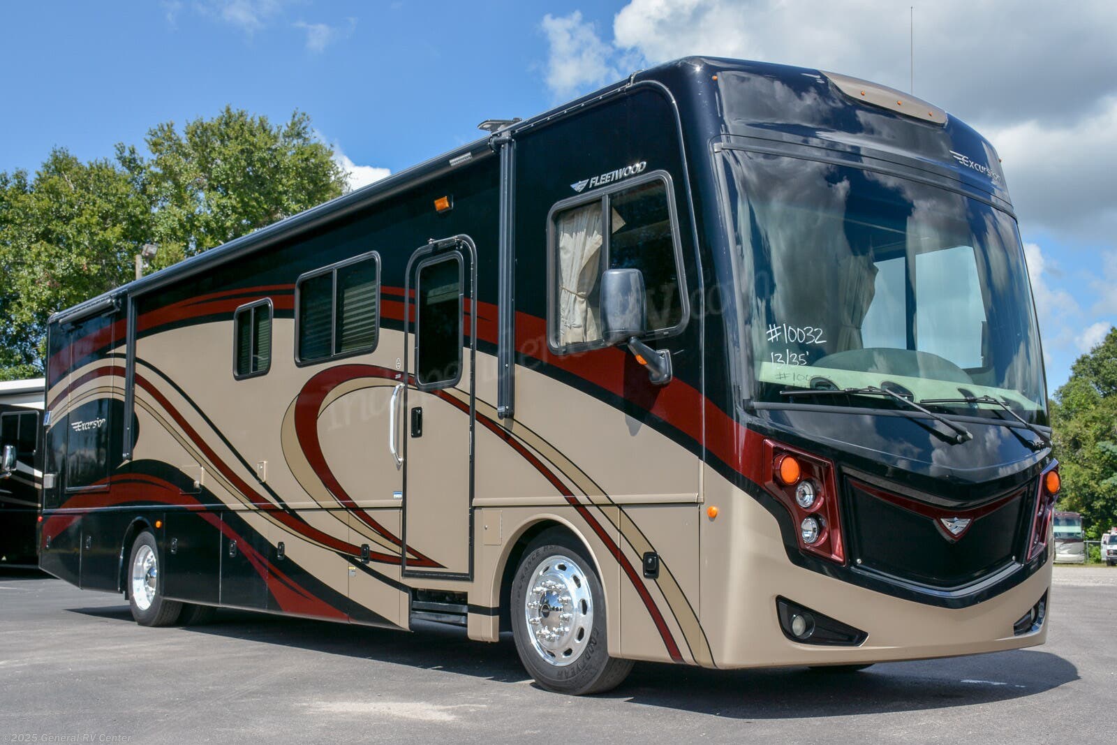 2013 Fleetwood Excursion 35b Sale Pending Rv For Sale In Winter Garden Fl 34787 10032 Rvusa Com Classifieds